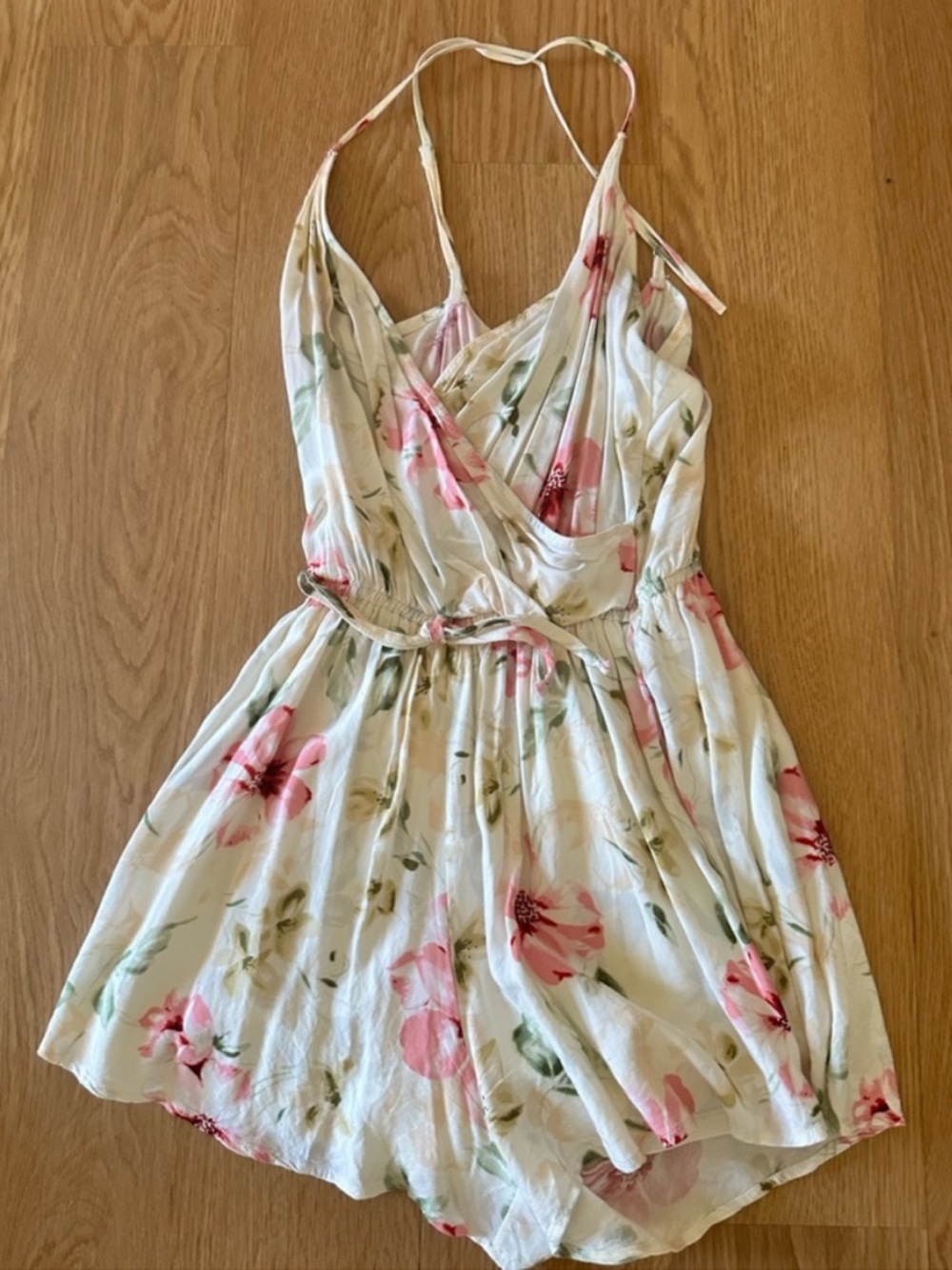 Hollister White and Pink Floral
Romper straps spring dress tie belt soft flowy